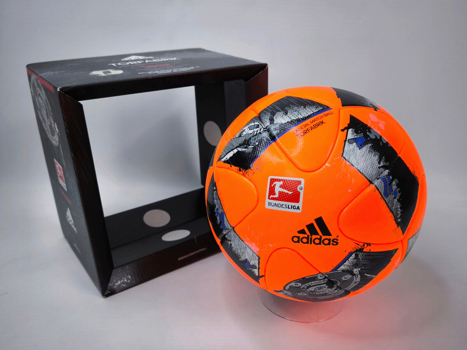 adidas Fussball Torfabrik Bundesliga Saison 2016/17 Winter matchball AO4836