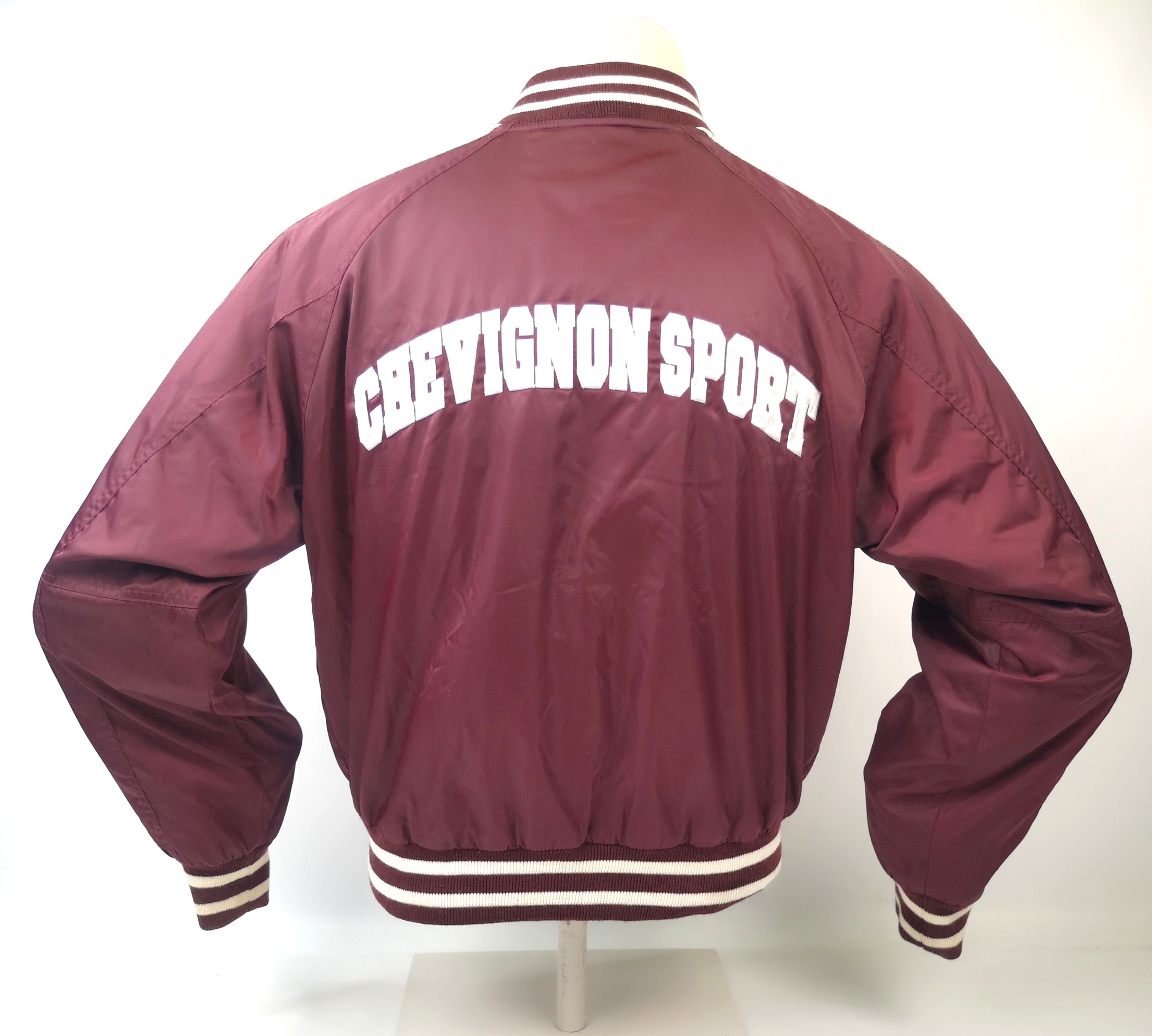 Chevignon Sport Jacke Team 57 weinrot bordeaux Gr. M großes Rückenlogo