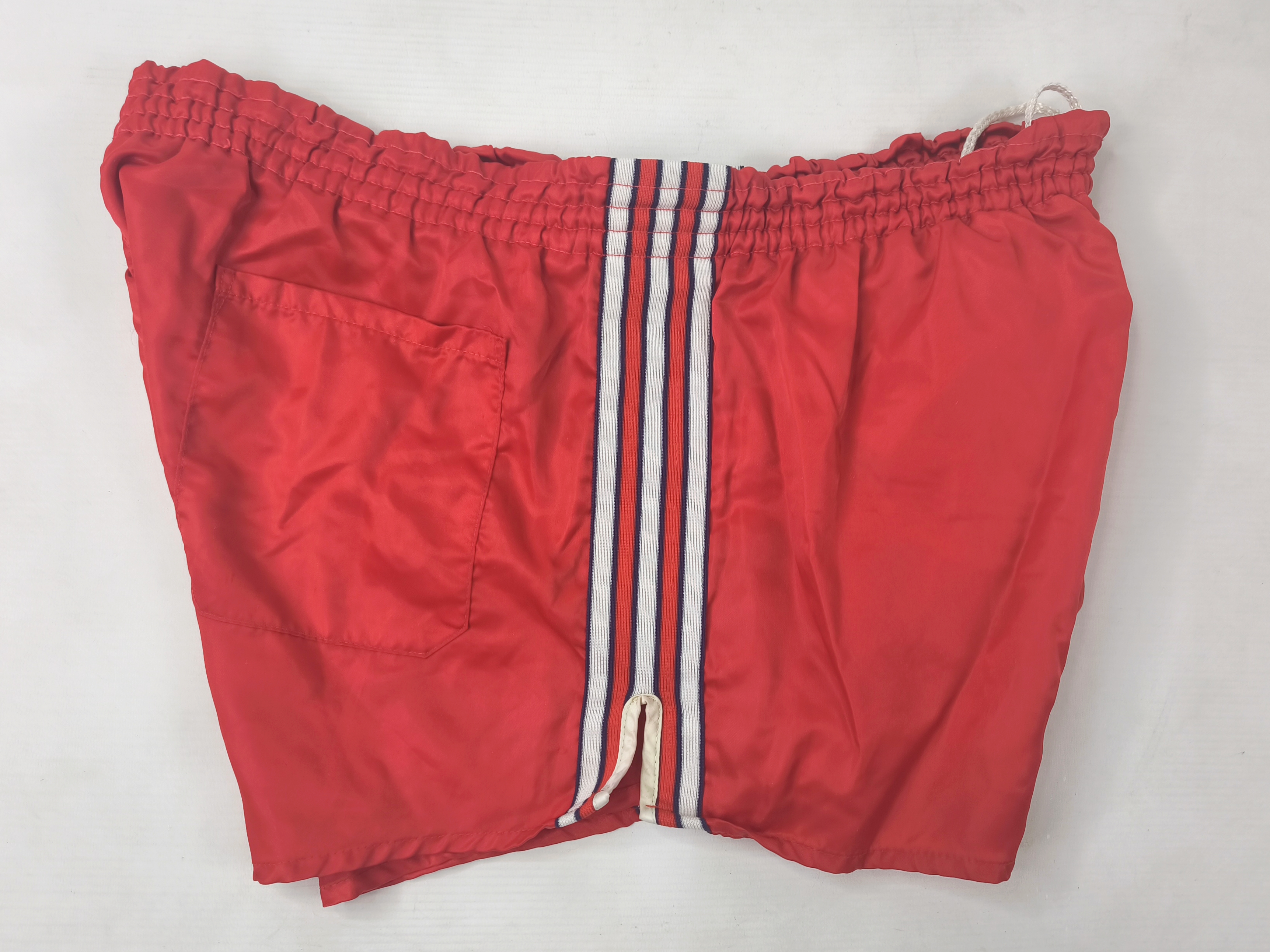 adidas Shorts Nylon Gr. D6 (M/L) rot West Germany vintage 80s Polyamid sprinter