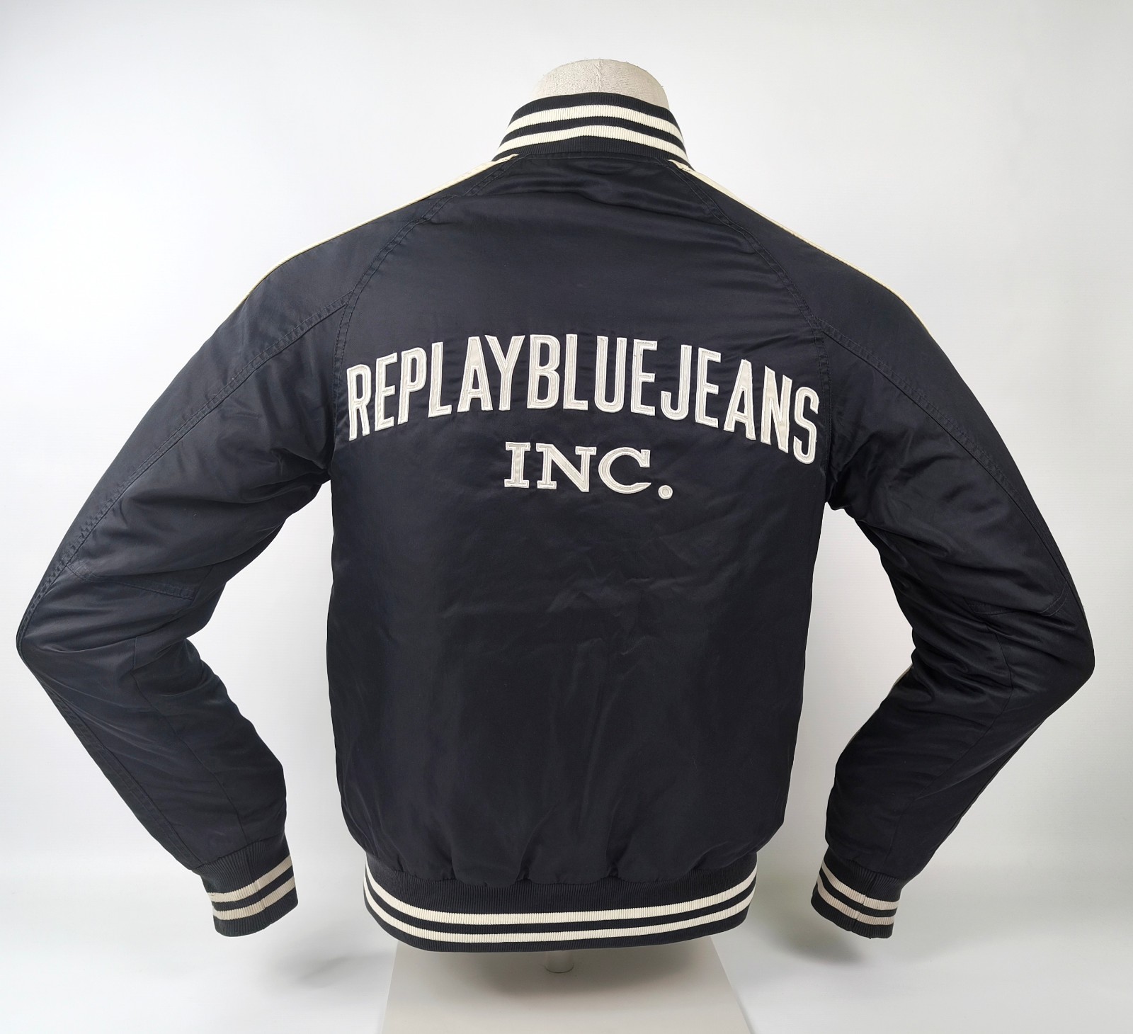 Replay Jacke 23 schwarz Gr. M großes Rückenlogo