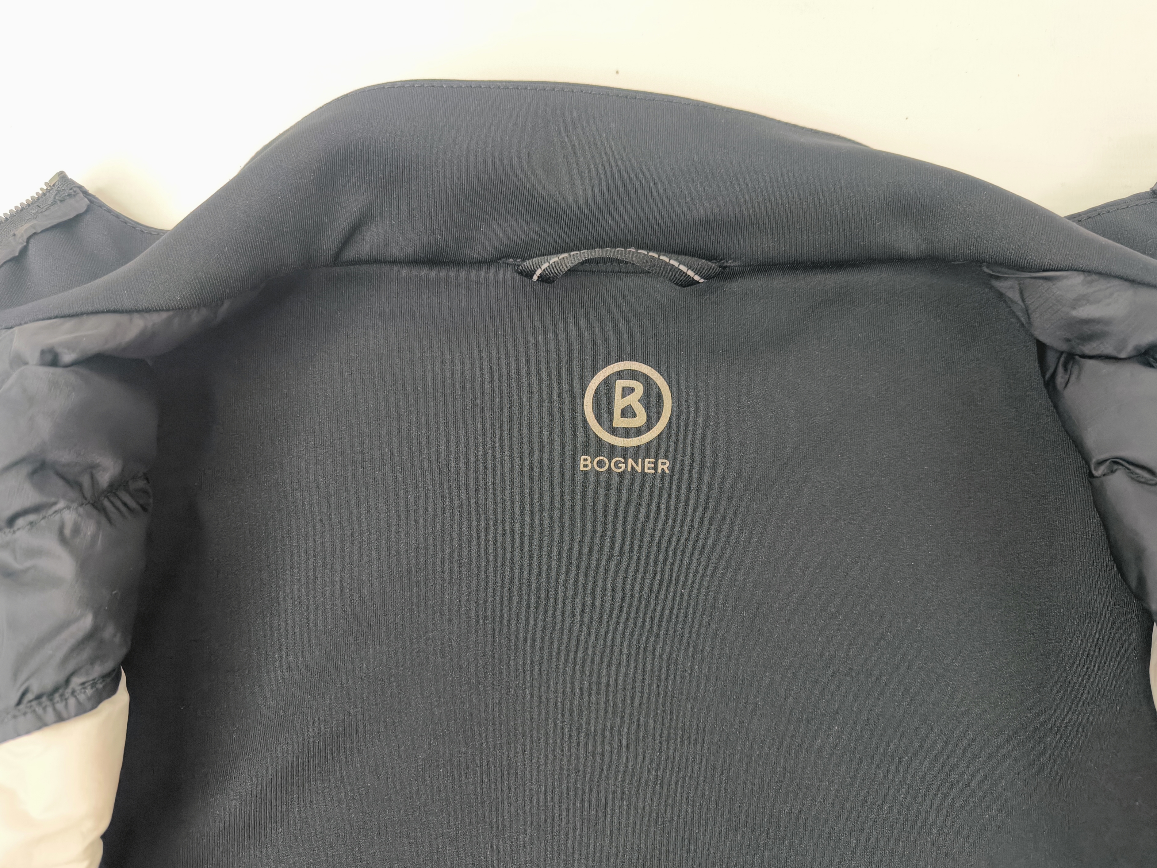Bogner Jacke Hybrid schwarz Polyamid Gr. 36 (S) stretch Logo Patch