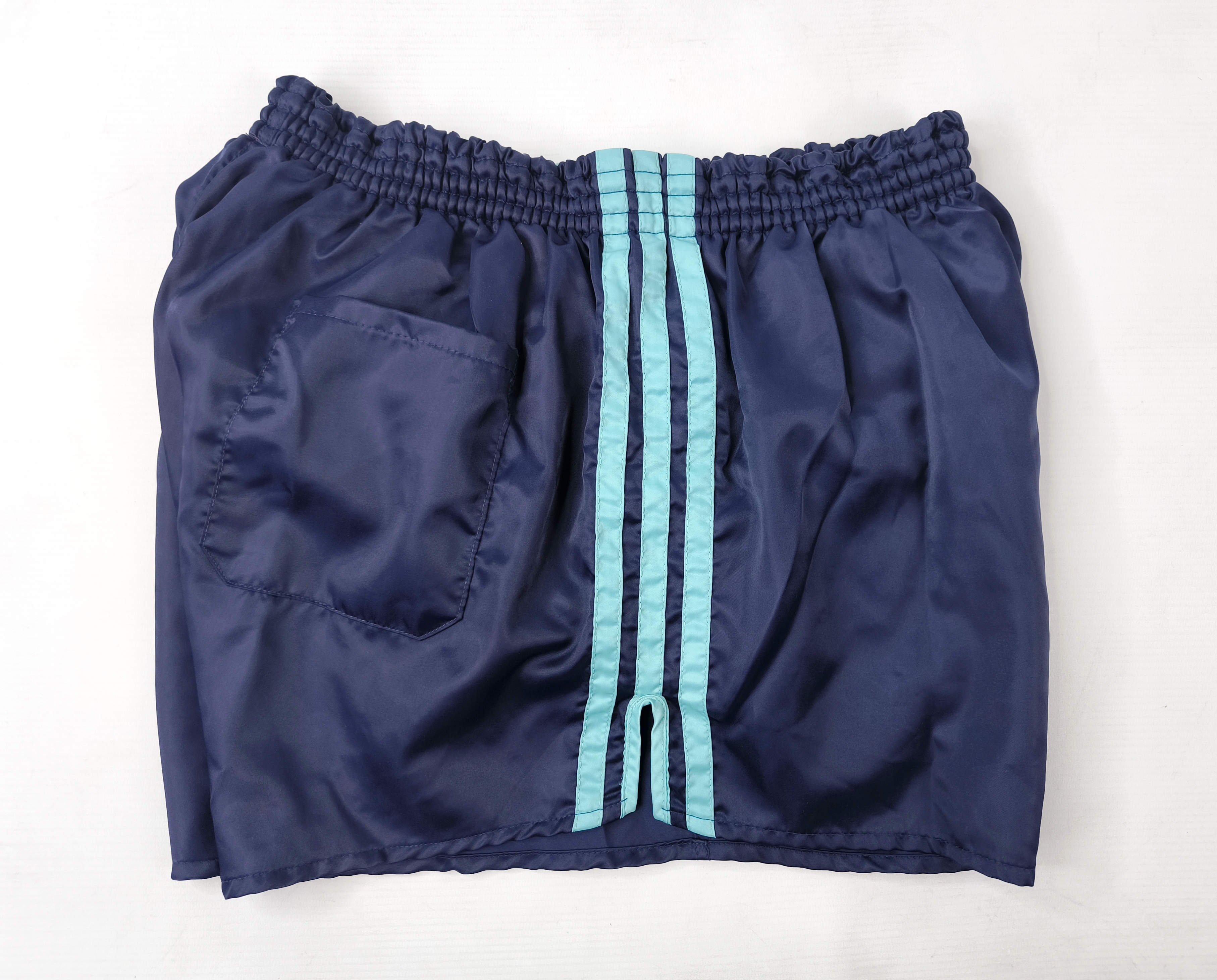 adidas Shorts Nylon Gr. D8 (XL) blau hellblau West Germany vintage Polyamid 0841