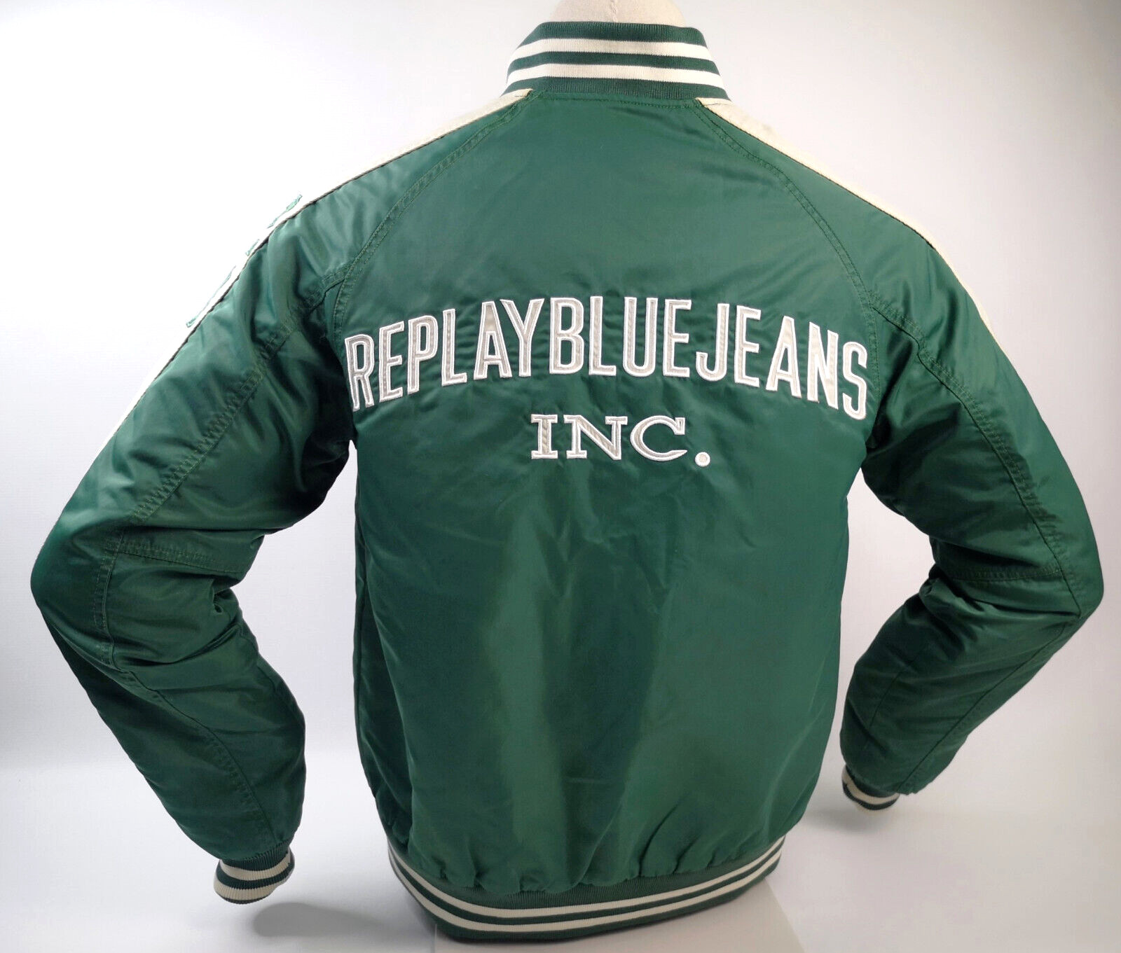 Replay Jacke 23 grün Gr. M großes Rückenlogo