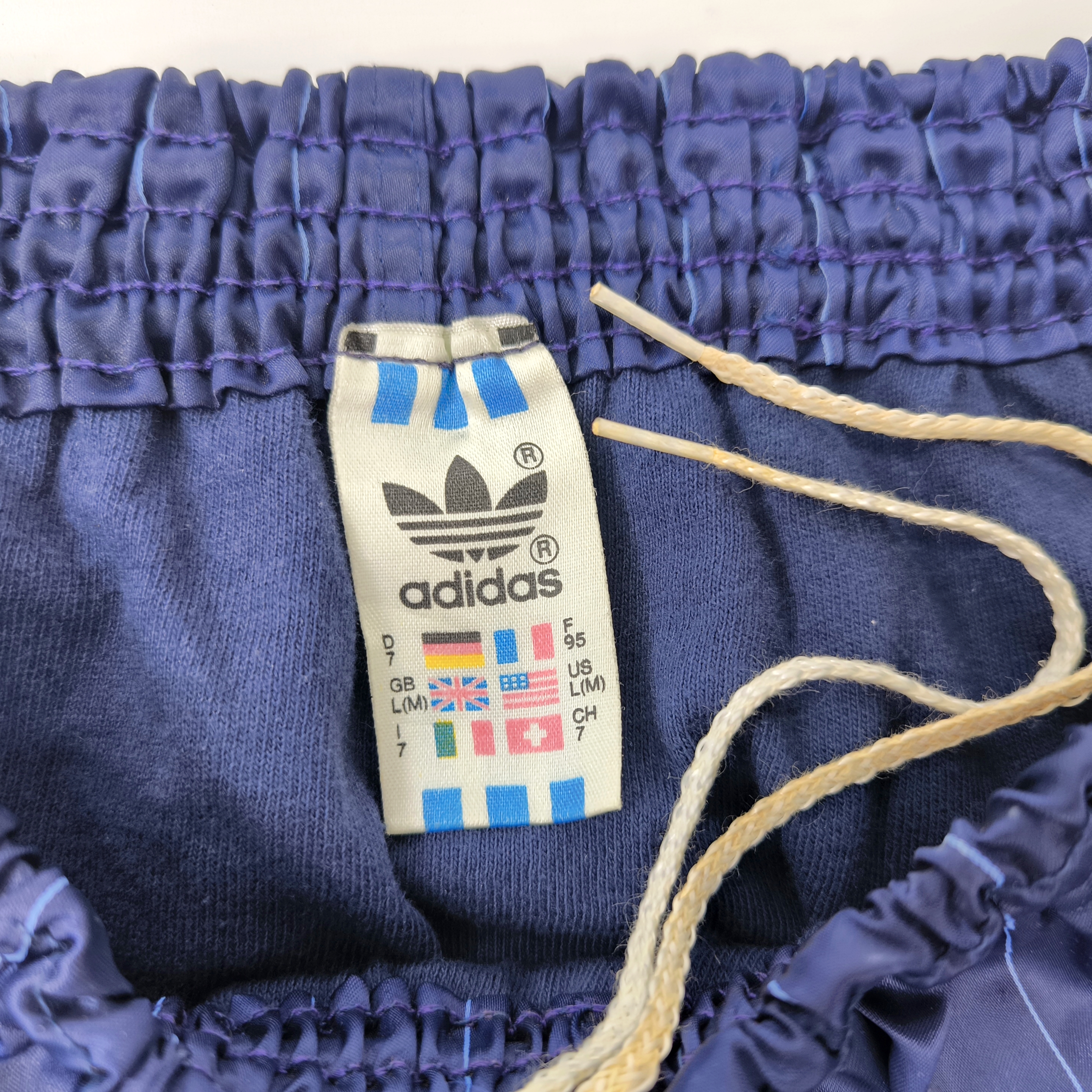 adidas Shorts Nylon Gr. D7 (L) blau hellblau West Germany vintage Polyamid 0841