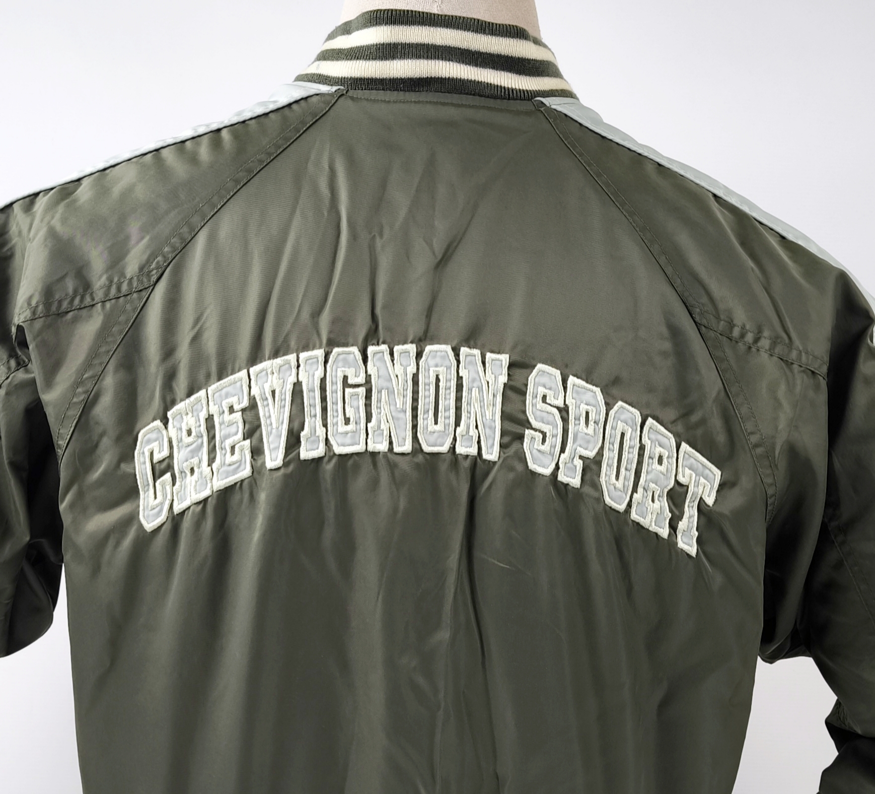 Chevignon Sport Jacke Team 57 grün Gr. S großes Rückenlogo