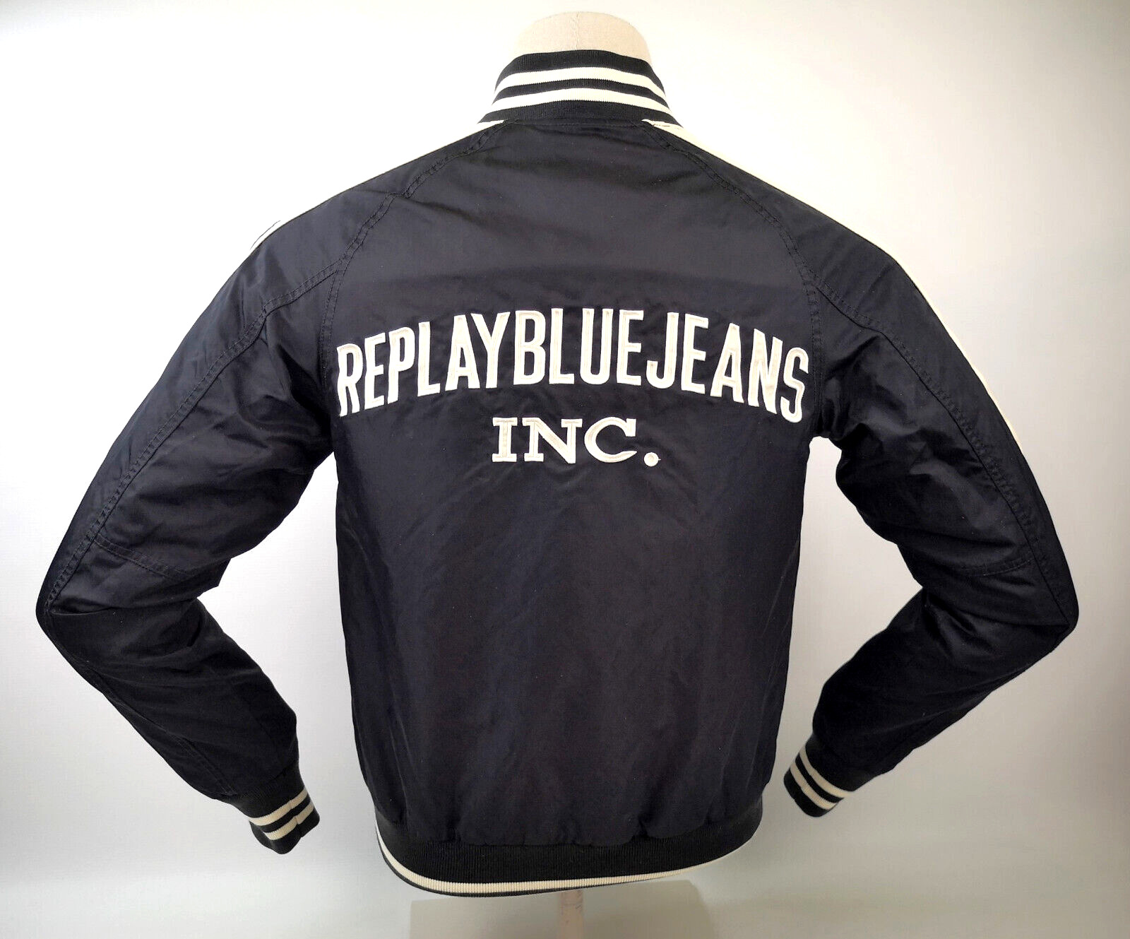 Replay Jacke 23 schwarz Gr. M großes Rückenlogo