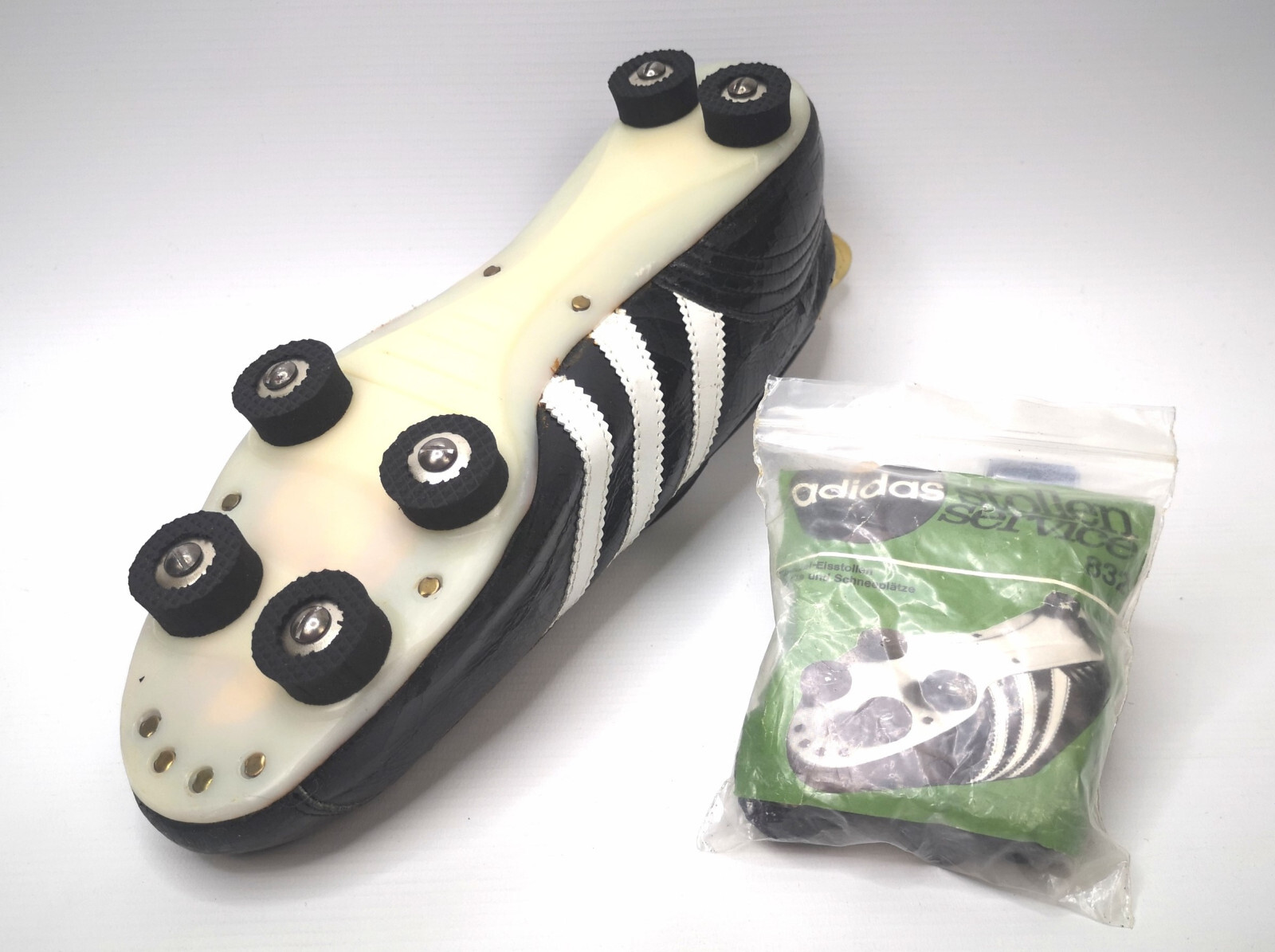 adidas 70er Jahre Schraubstollen für Fussballschuhe Satz 12 Stück vintage 832