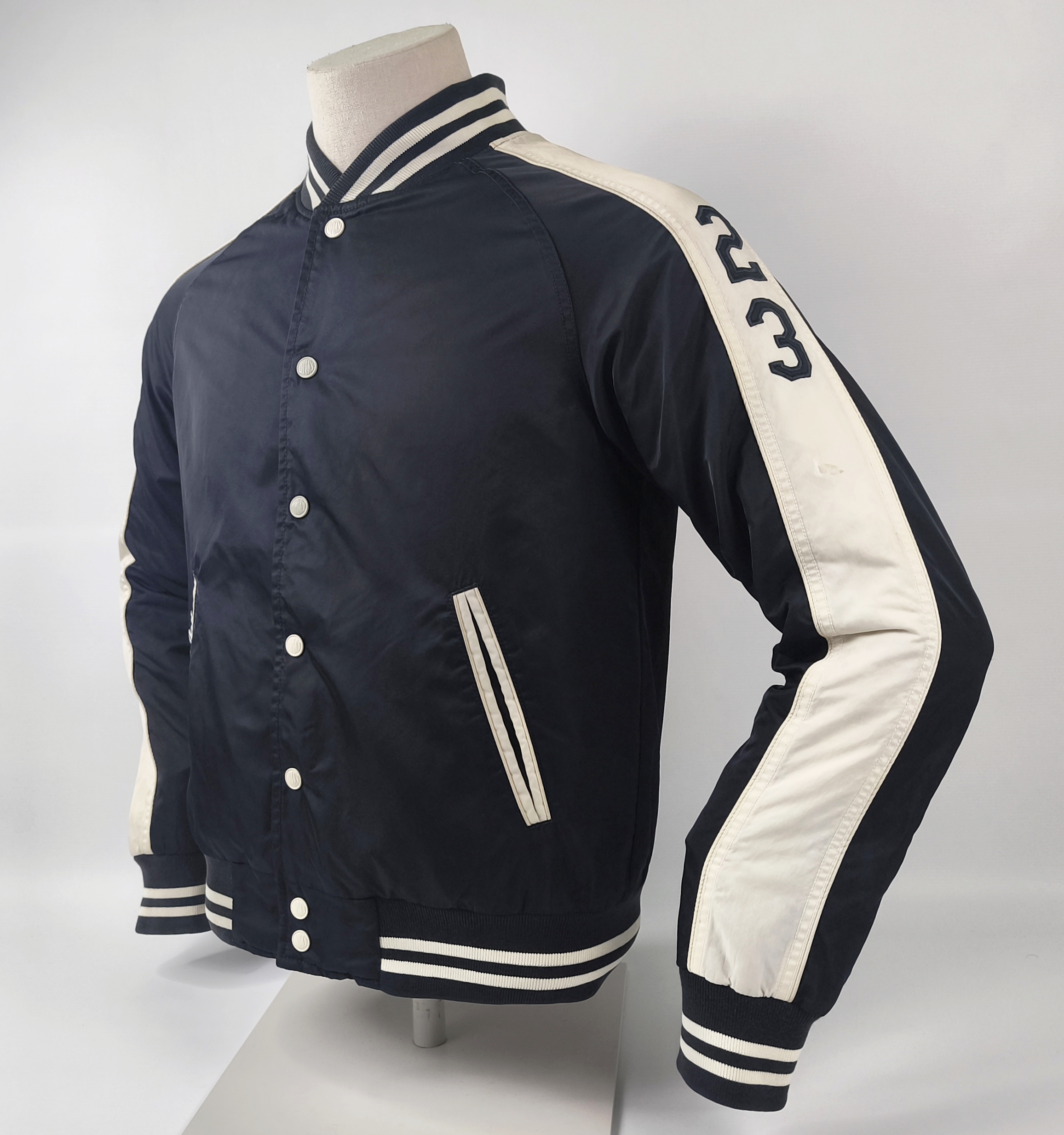 Replay Jacke 23 schwarz Gr. M großes Rückenlogo