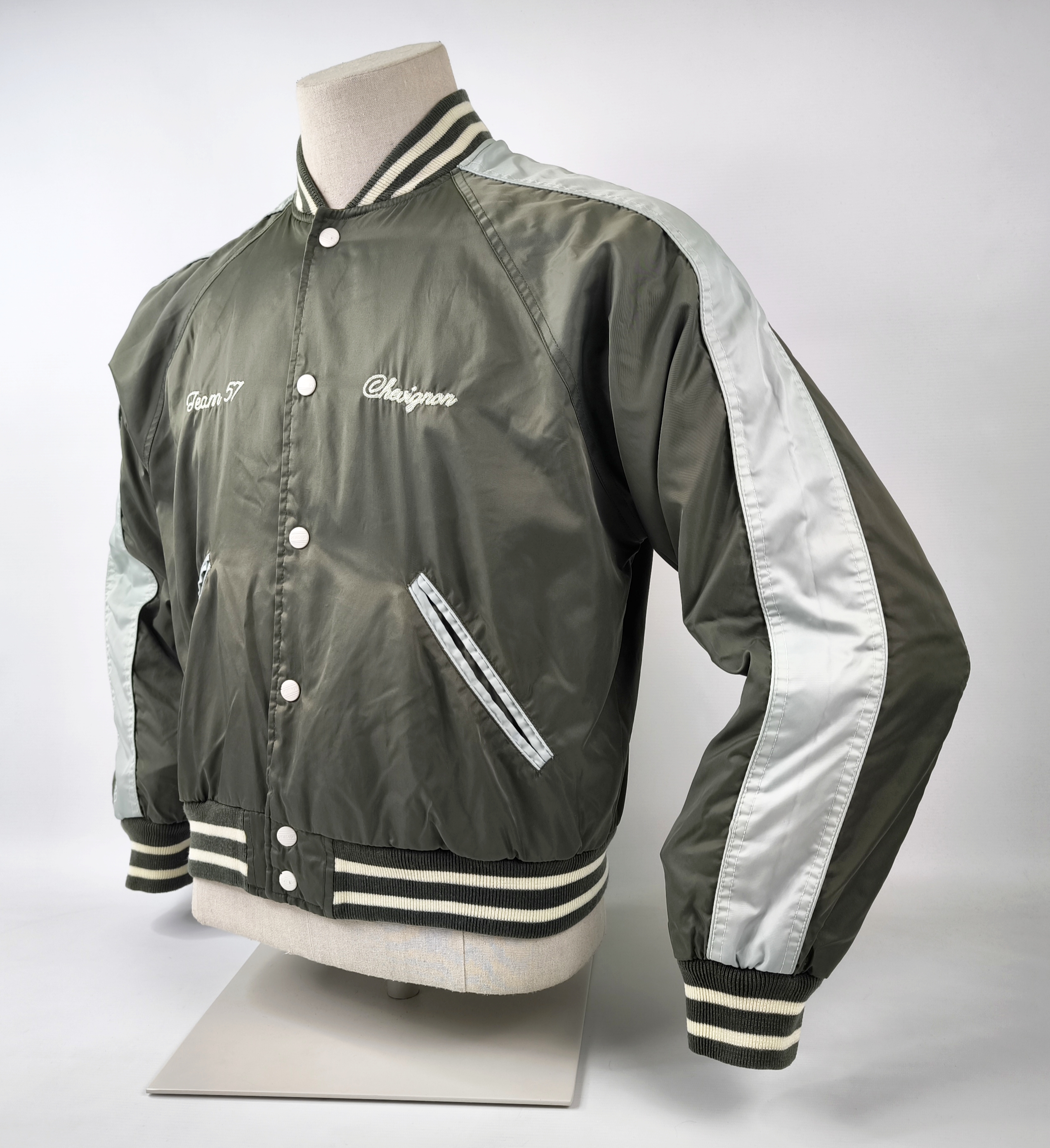 Chevignon Sport Jacke Team 57 grün Gr. S großes Rückenlogo
