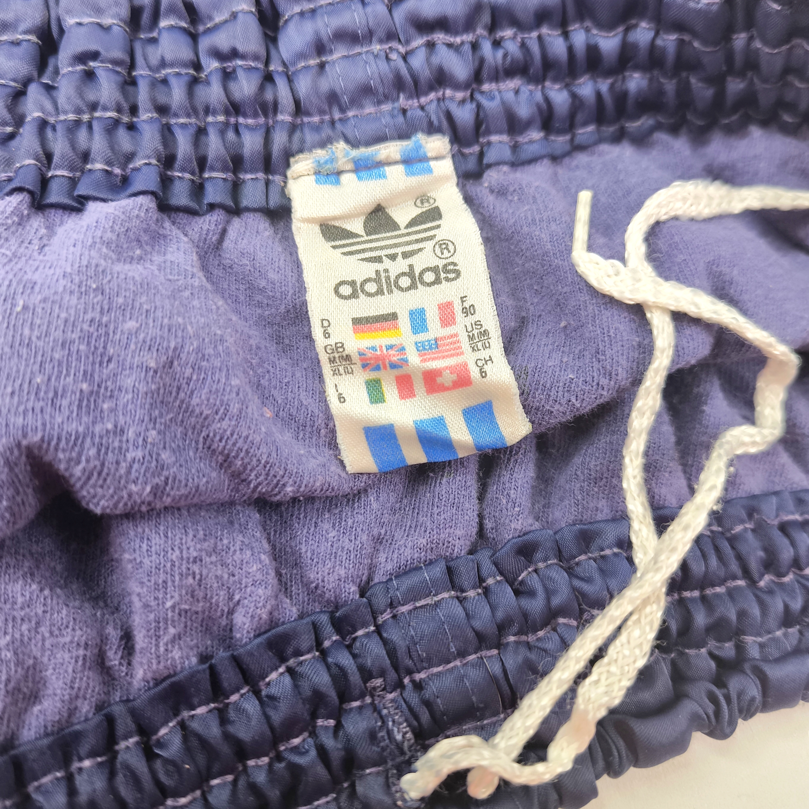 adidas Shorts Nylon Gr. D6 (M) blau weiß West Germany vintage Polyamid 0841