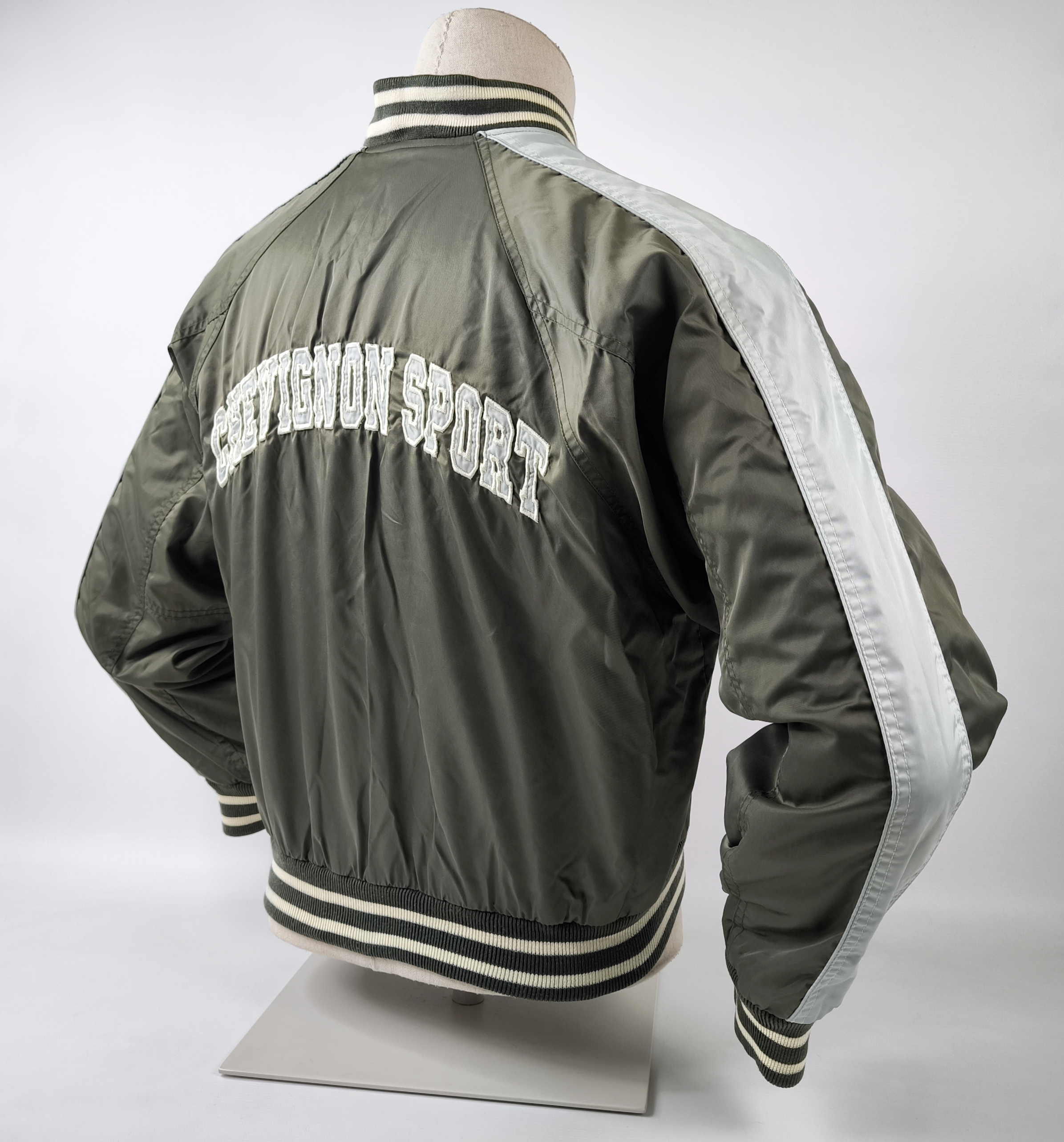 Chevignon Sport Jacke Team 57 grün Gr. S großes Rückenlogo