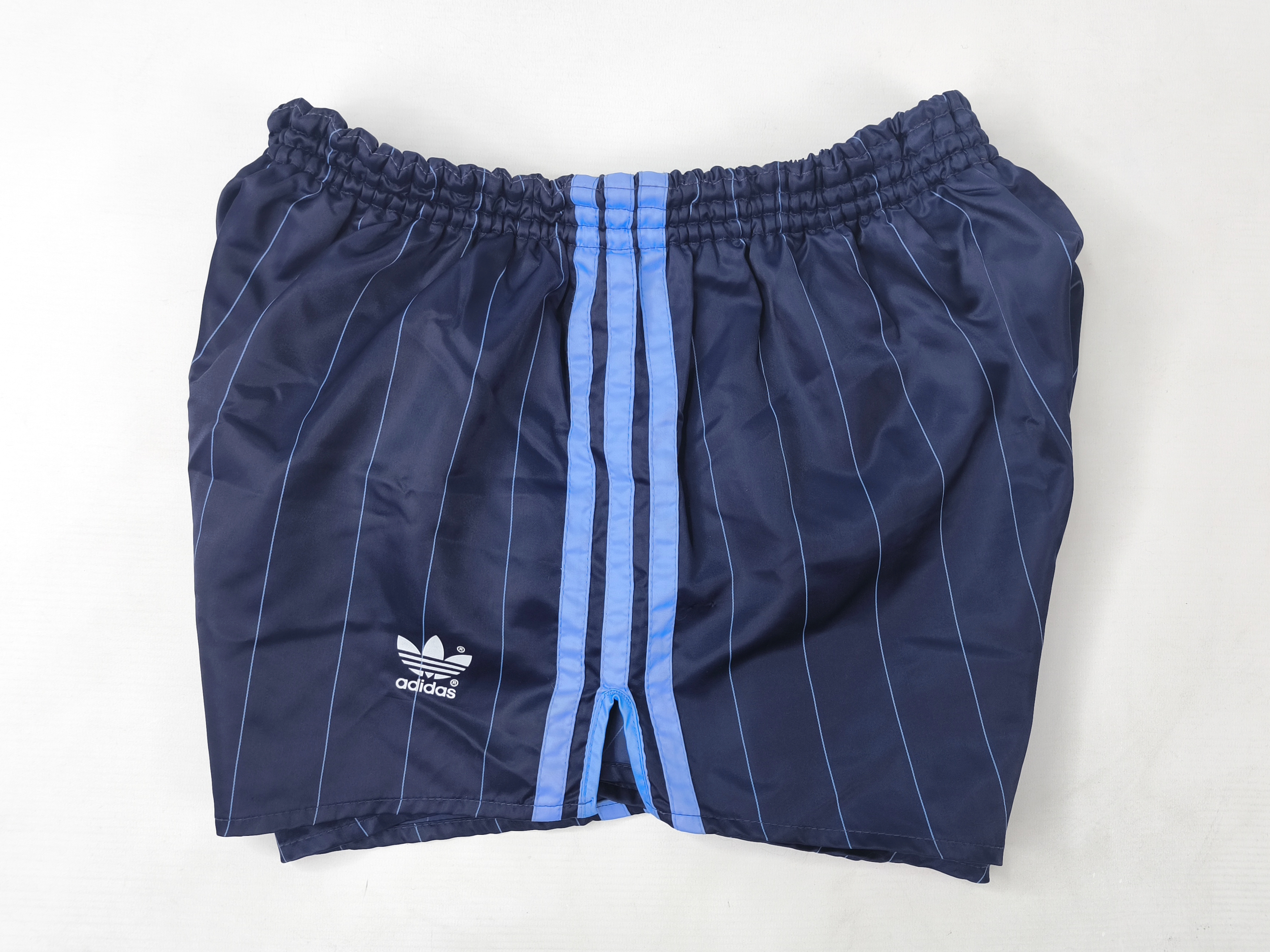 adidas Shorts Nylon Gr. D7 (L) blau hellblau West Germany vintage Polyamid 0841