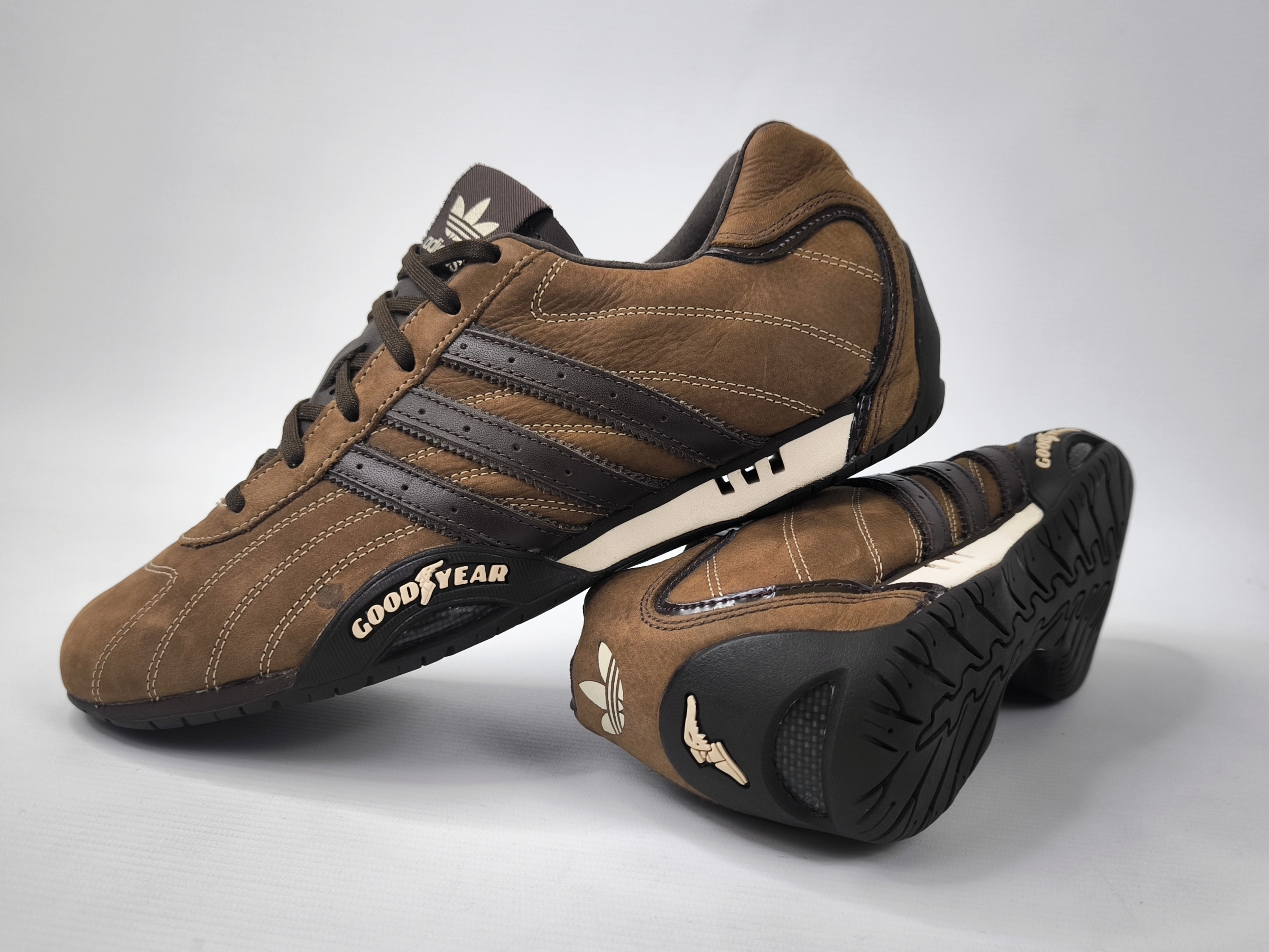 adidas Adi Racer Low Schuhe EUR 42 / UK 8 aus 2005 Wildleder braun 012796 neu
