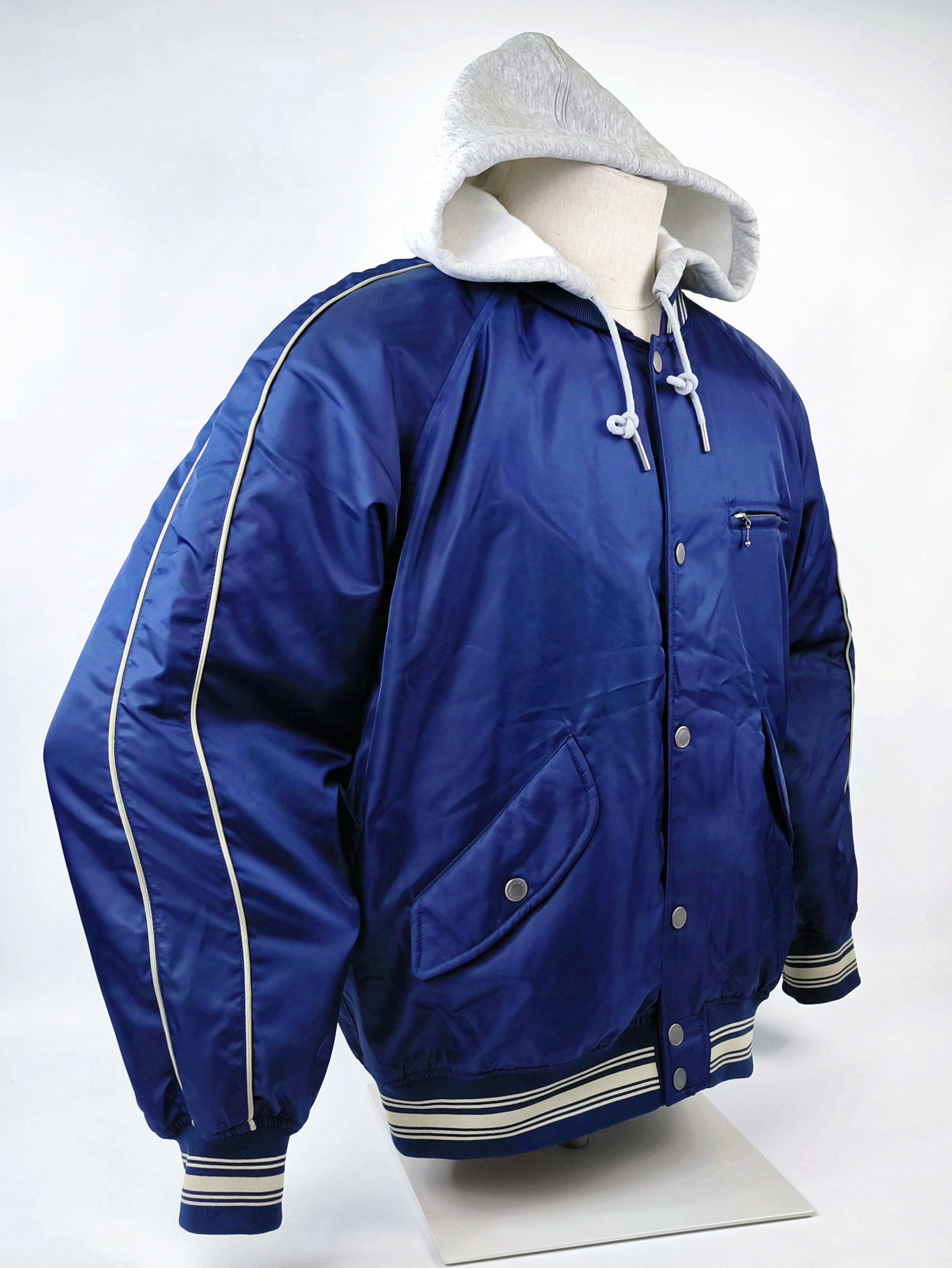 Chevignon Jacke Honor 350TH Aces blau Gr. M (L) mit abnehmbarer Sweat Kapuze