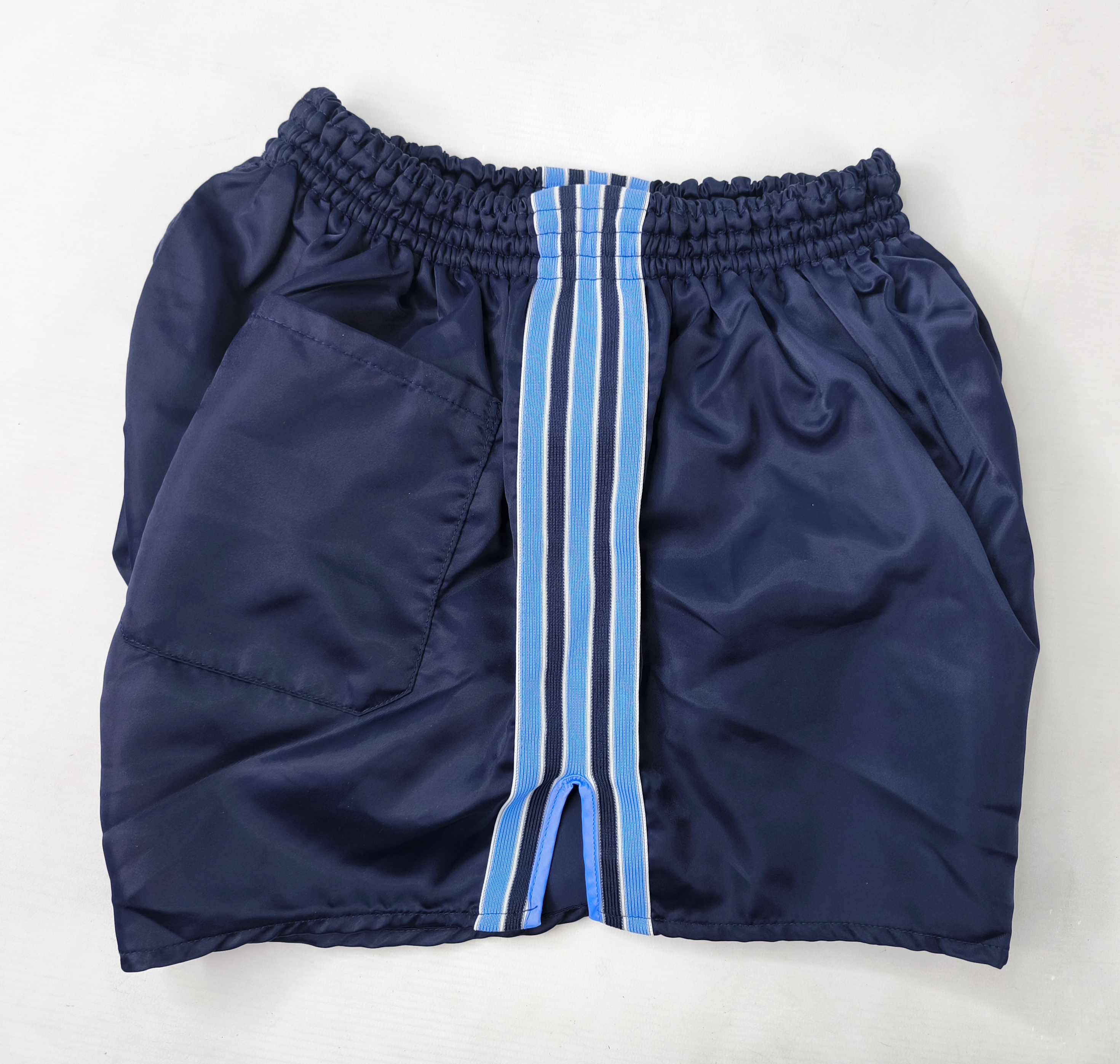 adidas Shorts Nylon Gr. D7 (L) blau hellblau West Germany vintage Polyamid 0841