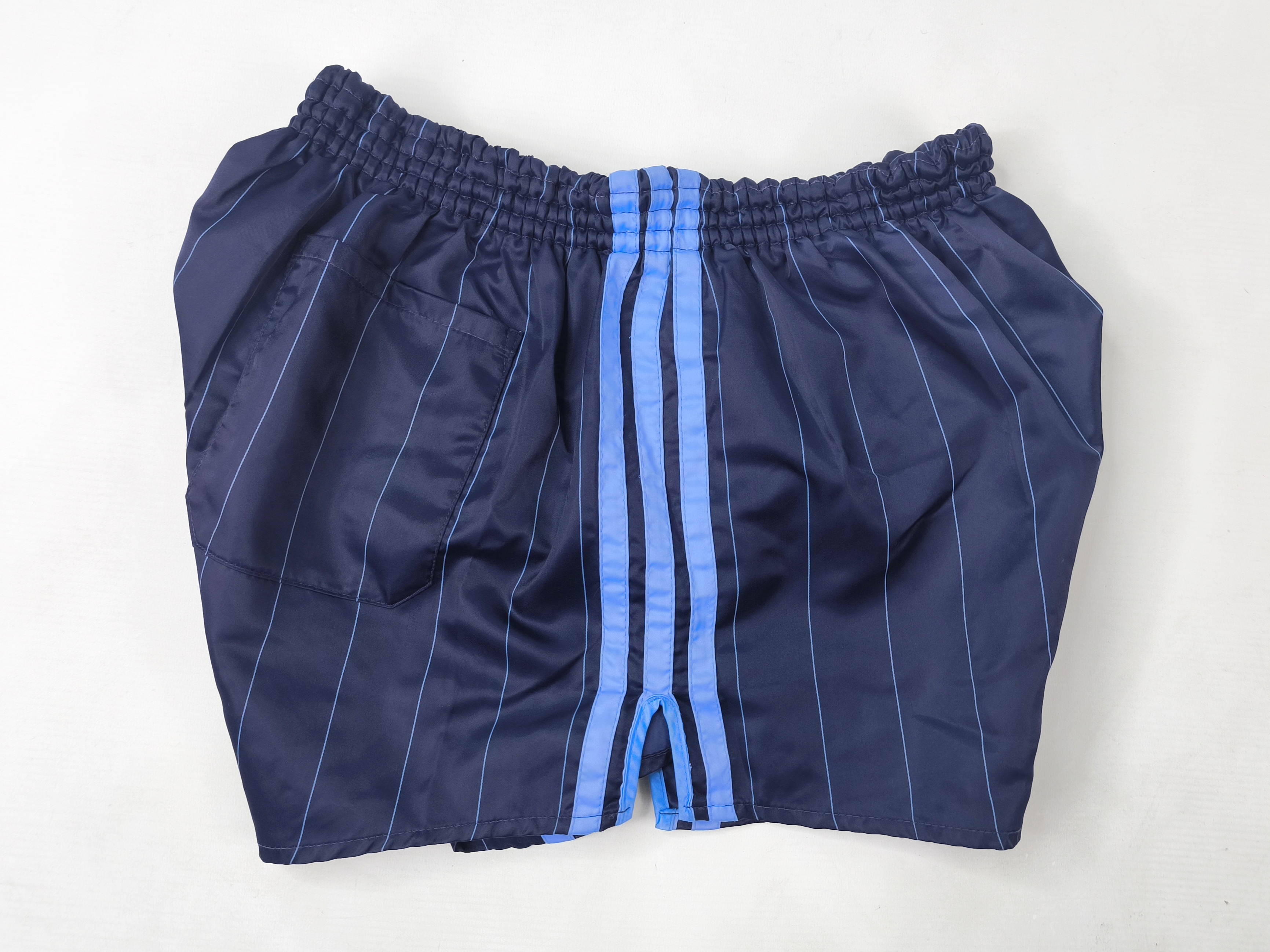 adidas Shorts Nylon Gr. D7 (L) blau hellblau West Germany vintage Polyamid 0841