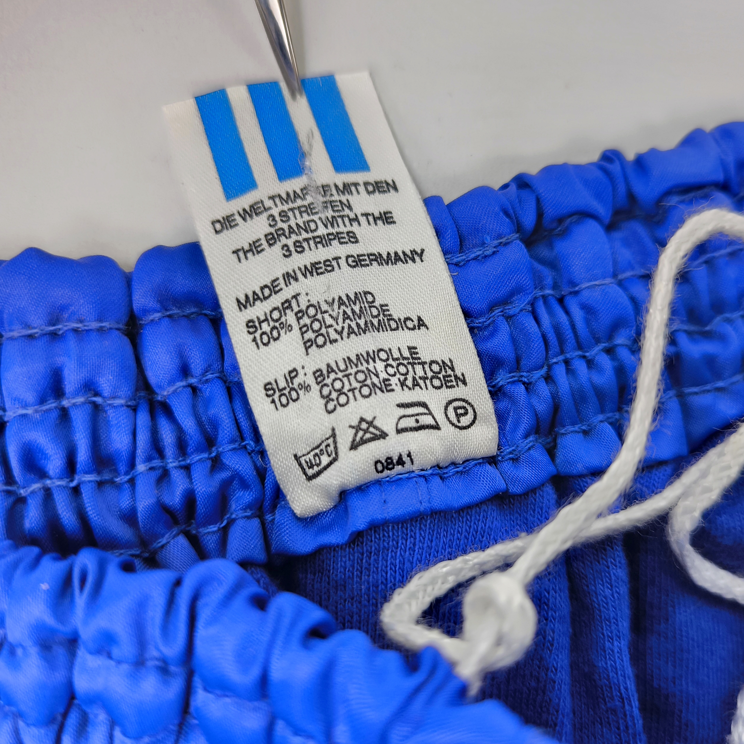 adidas Shorts Nylon Gr. D6 (M/L) blau weiß West Germany vintage Polyamid 0841