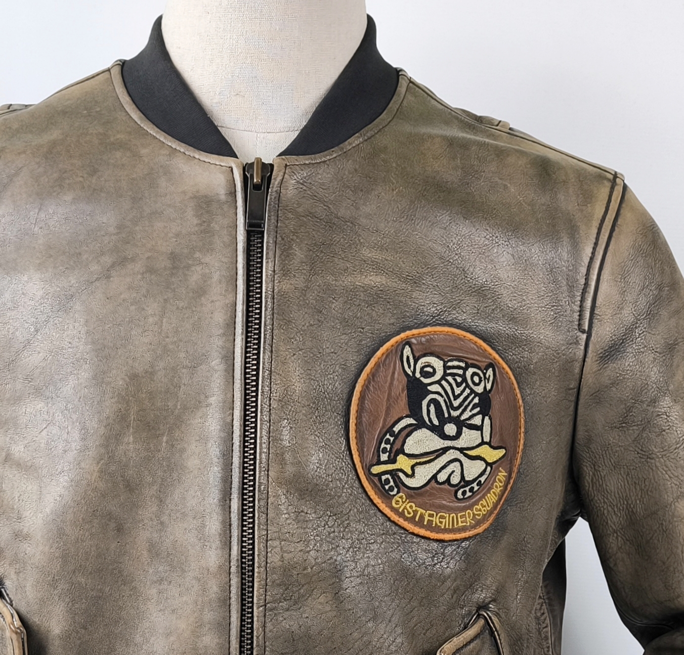 Chevignon Lederjacke 61st Squadron Gr. XL (L) braun Funny Dog Kalbsleder