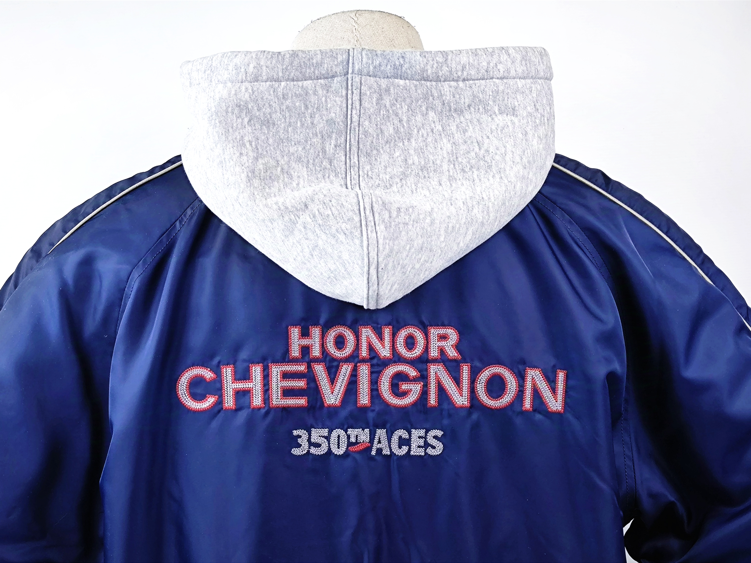 Chevignon Jacke Honor 350TH Aces blau Gr. M (L) mit abnehmbarer Sweat Kapuze