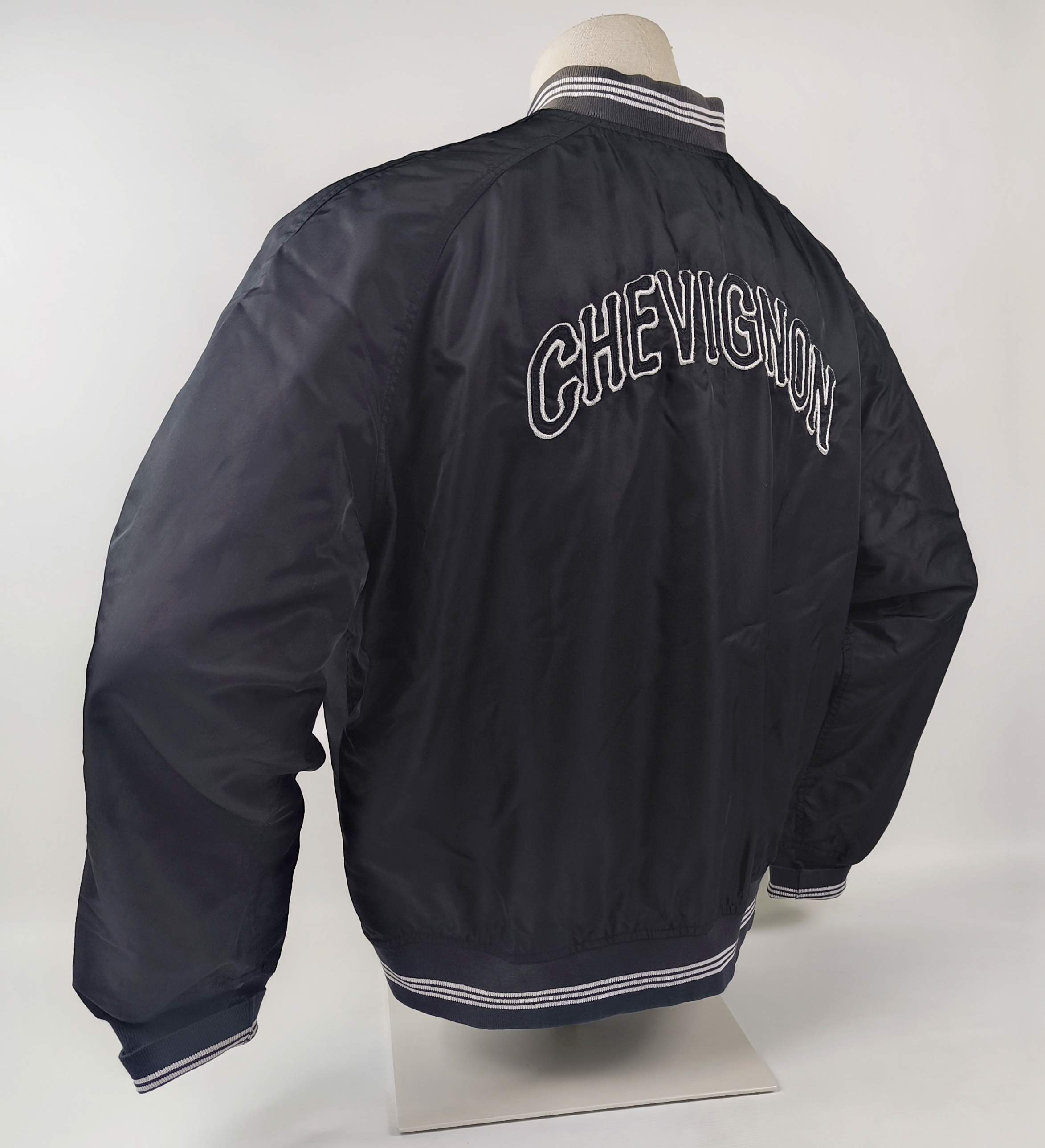 Chevignon Jacke Kern County Men`s Sports Gr. XL schwarz vintage 90s Rückenlogo