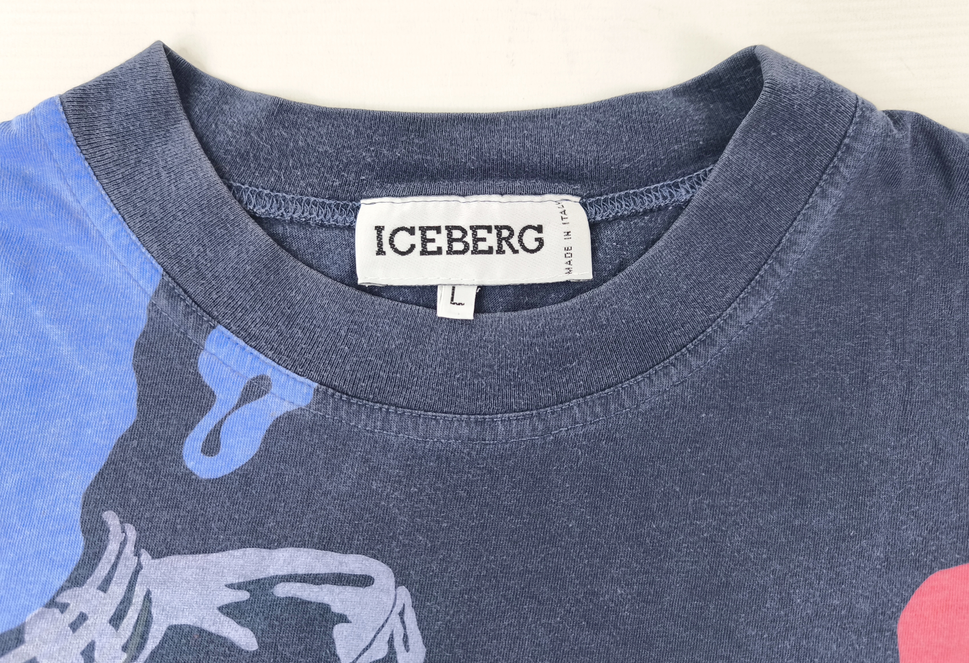 Iceberg T-Shirt mit Logo Print dunkelblau Farbtuben Gr. L Italy vintage 90s