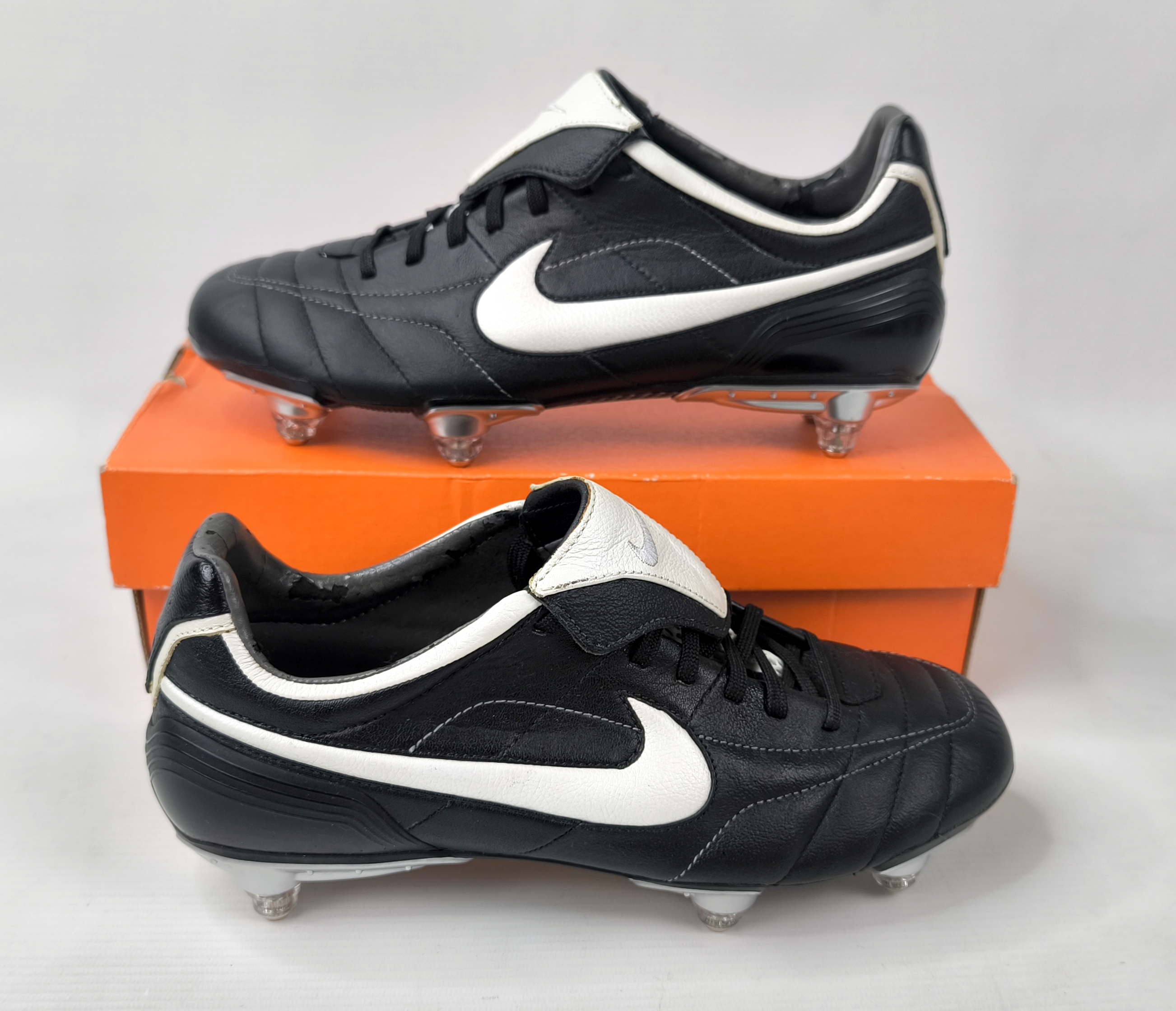 Nike Air Legend SG 2006 Fussball Schuhe EUR 40 / UK 6 Tiempo 310112 011 zoom
