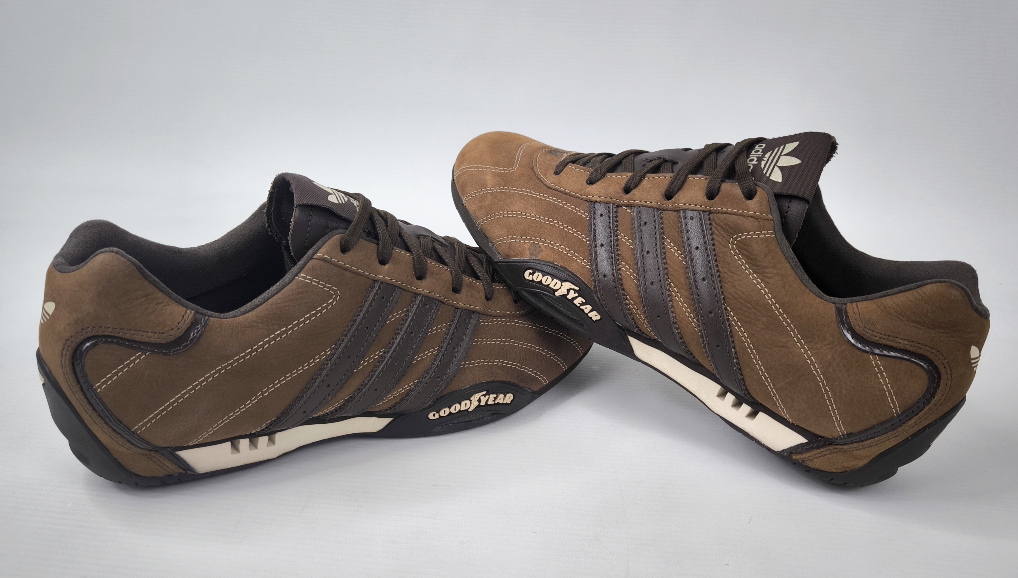 adidas Adi Racer Low Schuhe EUR 42 / UK 8 aus 2005 Wildleder braun 012796 neu