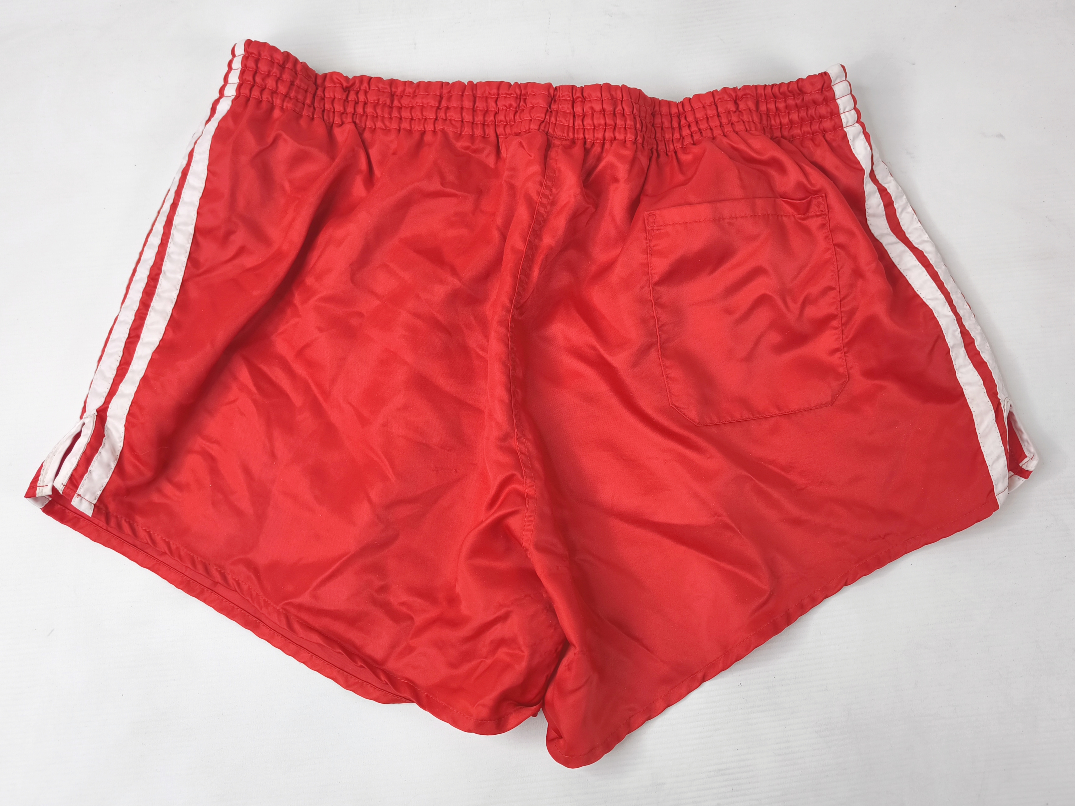 adidas Shorts Nylon Gr. D8 (XL) rot weiß West Germany vintage Polyamid sprinter
