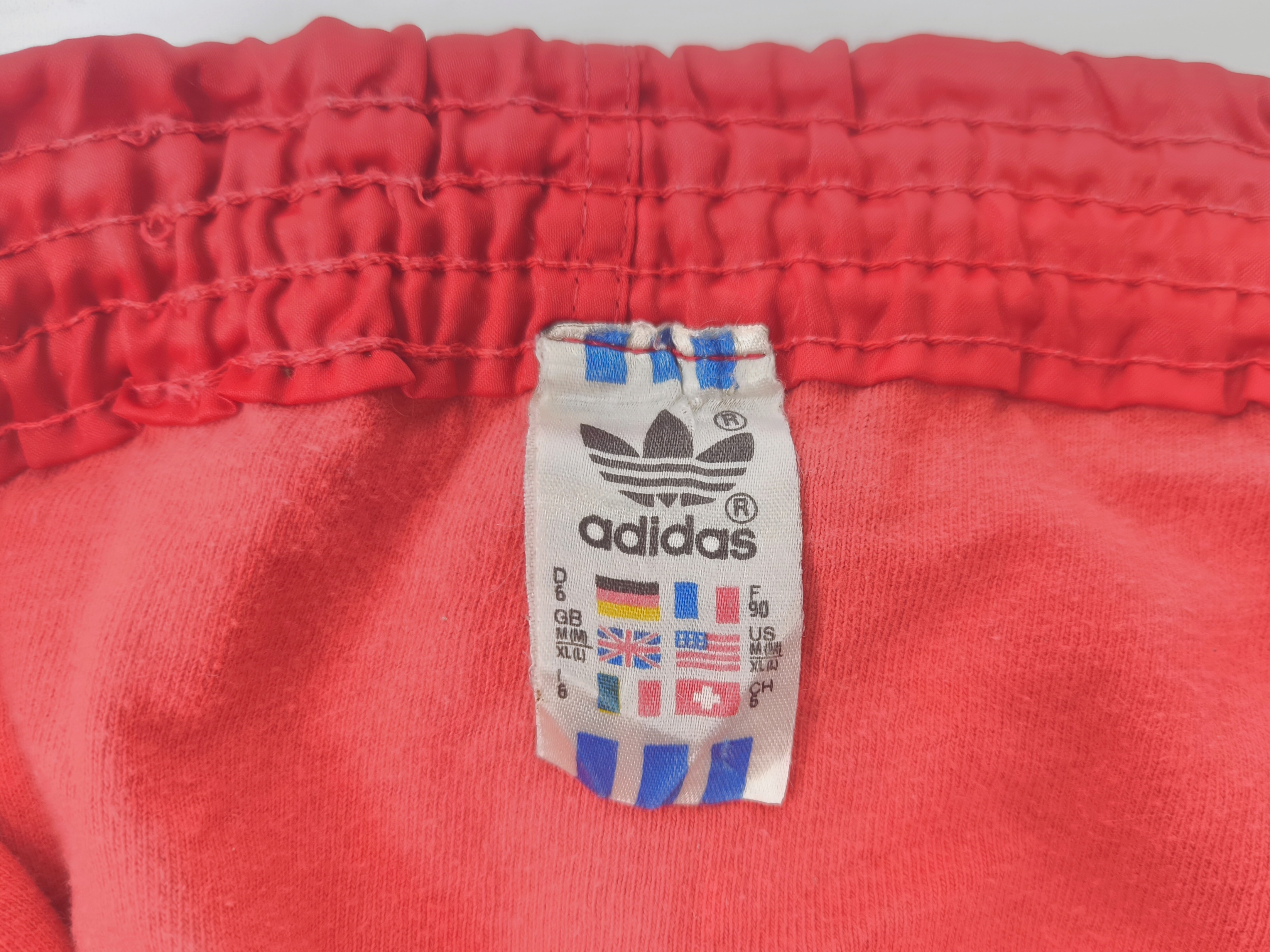 adidas Shorts Nylon Gr. D6 (M/L) rot West Germany vintage 80s Polyamid sprinter