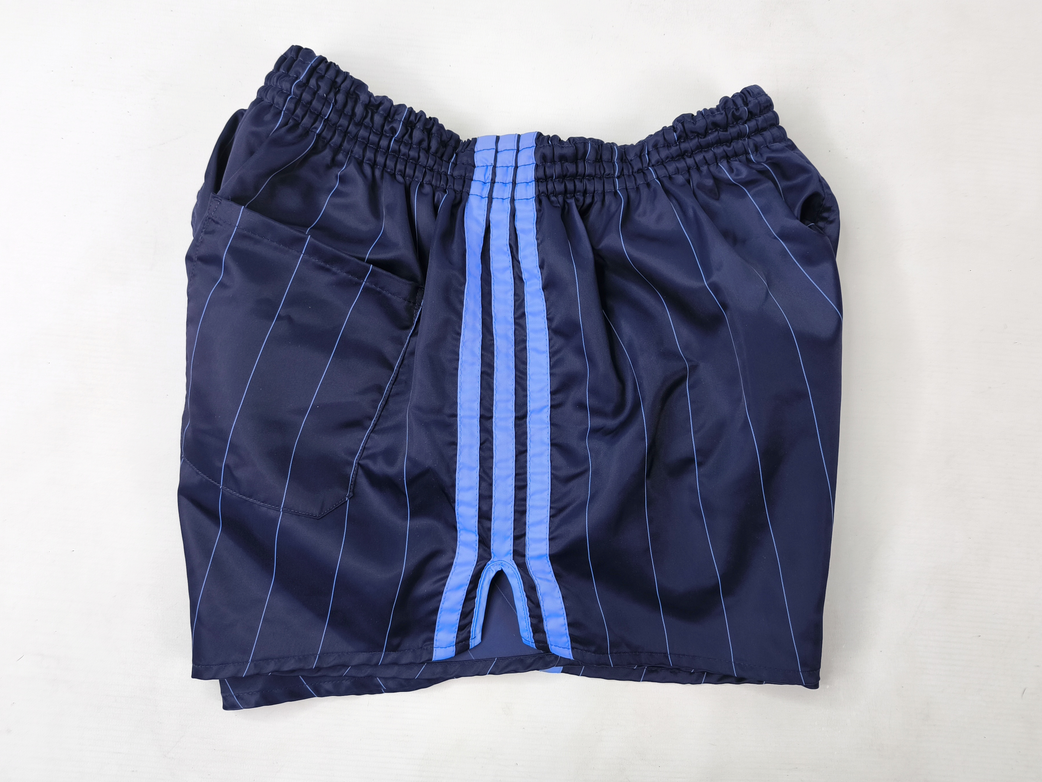 adidas Shorts Nylon Gr. D7 (L) blau hellblau West Germany vintage Polyamid 0841