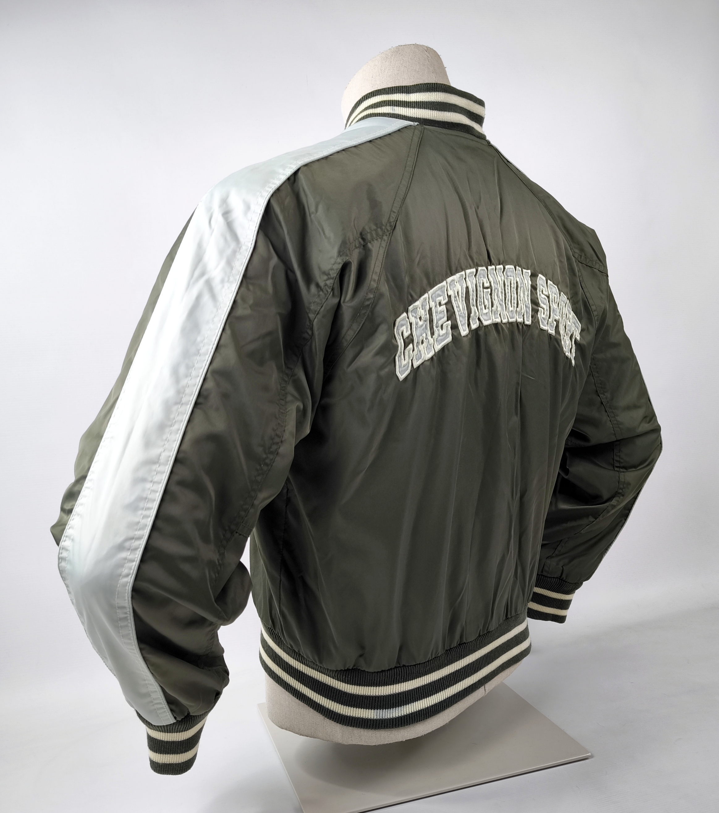 Chevignon Sport Jacke Team 57 grün Gr. S großes Rückenlogo
