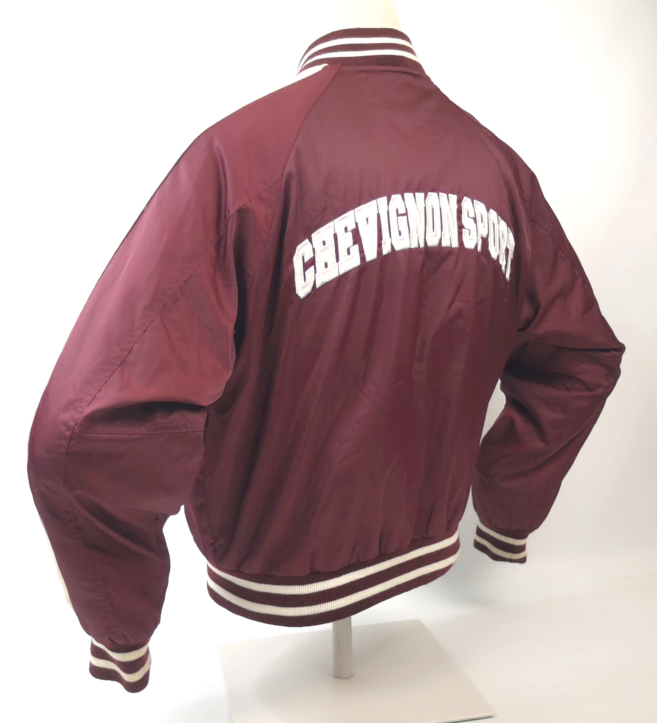 Chevignon Sport Jacke Team 57 weinrot bordeaux Gr. M großes Rückenlogo
