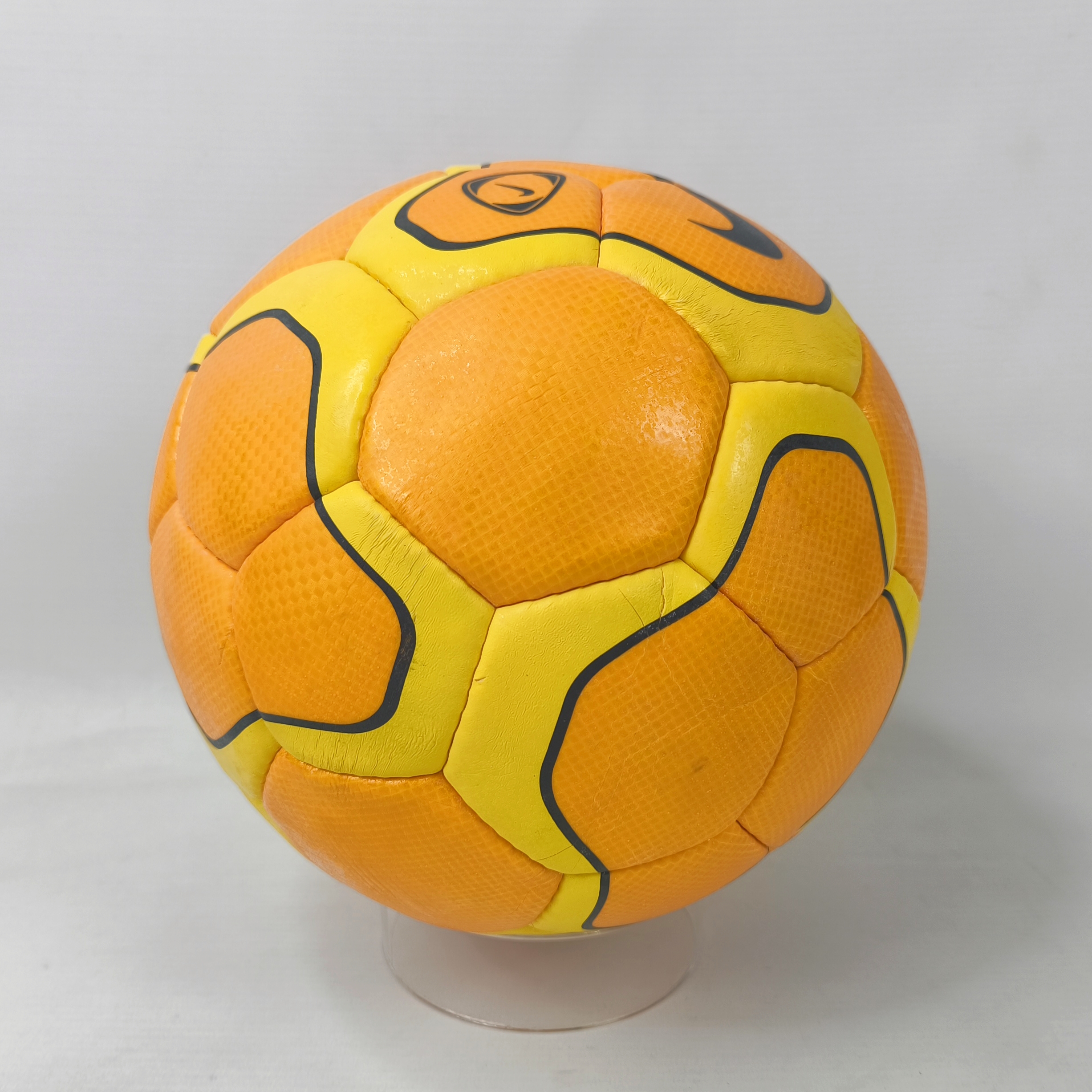 Nike Fußball orange etwa aus 2003/04 Matchball Merlin reflective Geo